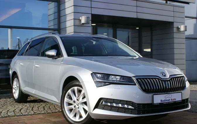 samochody osobowe Skoda Superb cena 106900 przebieg: 54499, rok produkcji 2019 z Świerzawa